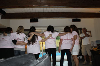 Sweet Adeline chorus, backs turned