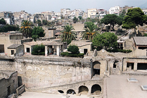 Hercuaneum amid the living city