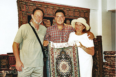 Buying a rug in Istanbul, Turkey