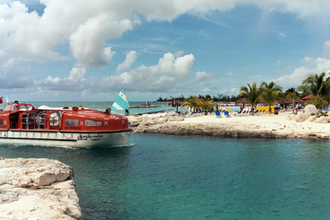 Tendering in to Princess Cay