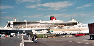 QM2 at dock in N.Y.