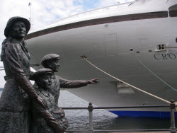 statue to Irish emigrants