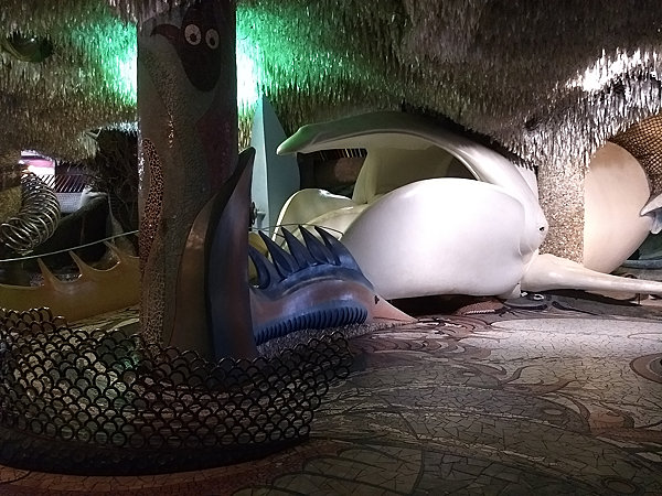 Whale walk down from 2nd floor