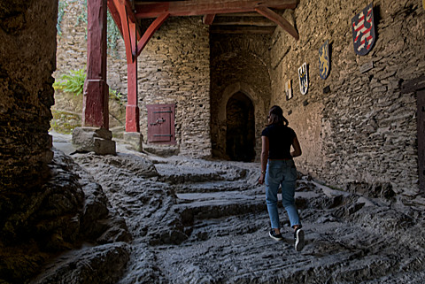 turning toward the courtyard after passing through Gate 3