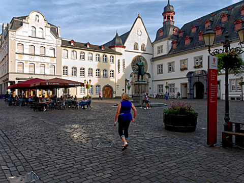Patty crossing the Jesuitenplatz