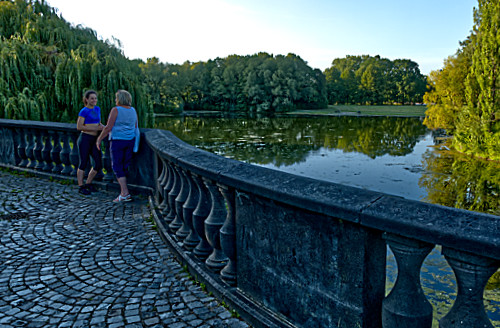 Carol & Patty in Rheinaue Park