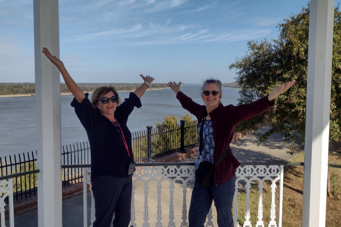 Patty & Diane saying hello to Natchez
